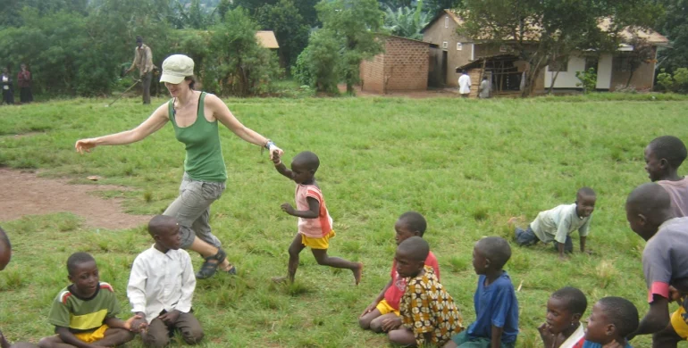 Support community projects in Uganda